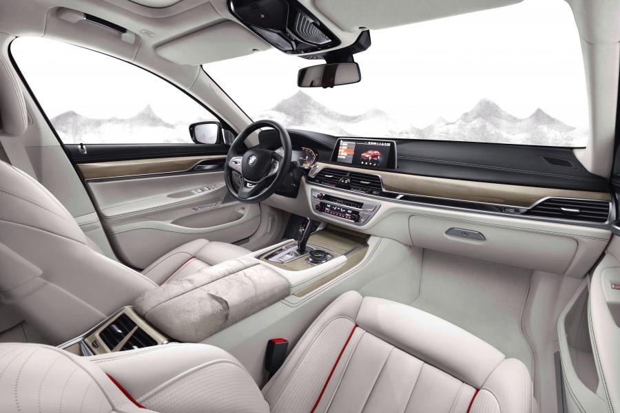Торпедо BMW 7-Series Radiant Cadenza Immaculate Edition (G12) 2019 года  (фото 4 из 15)
